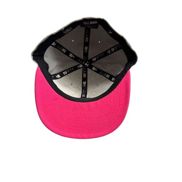New Era 59FIFTY NFL Team Fitted Cap Gray/Pink Size 7 Unisex Hat - Picture 5 of 7